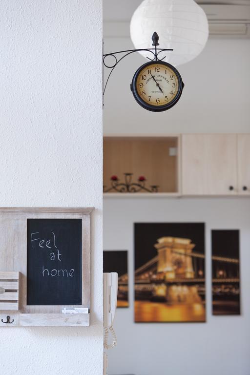 Feel At Home Apartment Будапеща Екстериор снимка