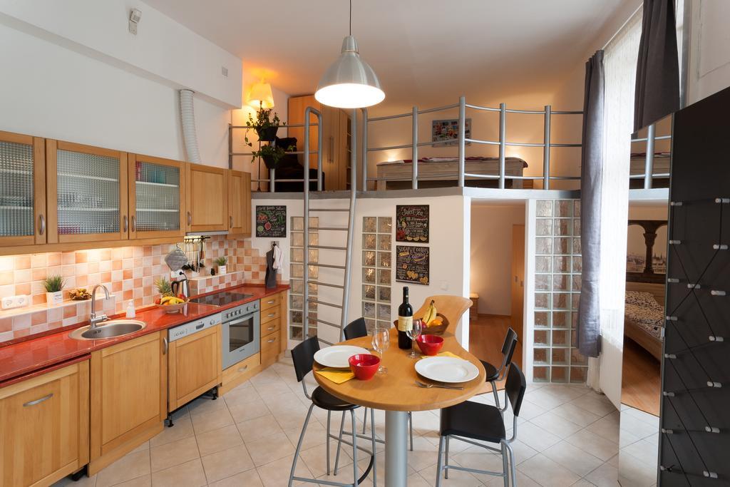 Feel At Home Apartment Будапеща Екстериор снимка