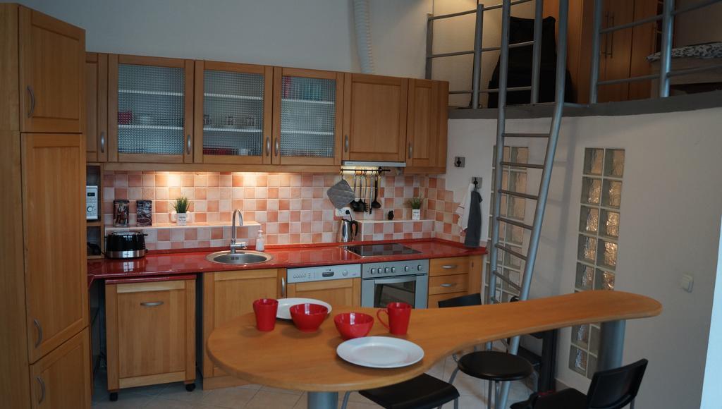 Feel At Home Apartment Будапеща Екстериор снимка