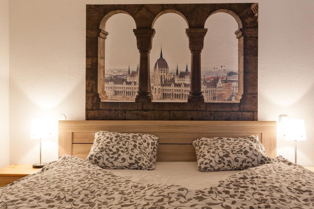Feel At Home Apartment Будапеща Екстериор снимка