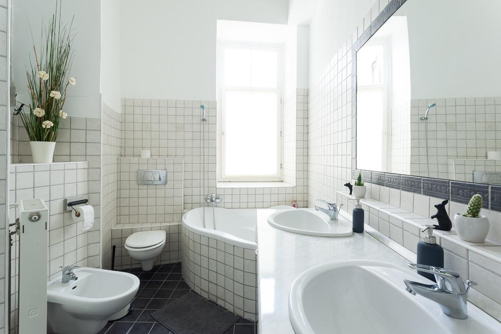 Feel At Home Apartment Будапеща Екстериор снимка