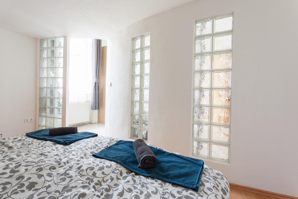 Feel At Home Apartment Будапеща Екстериор снимка