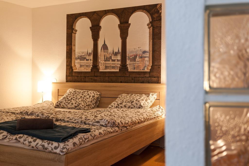 Feel At Home Apartment Будапеща Екстериор снимка